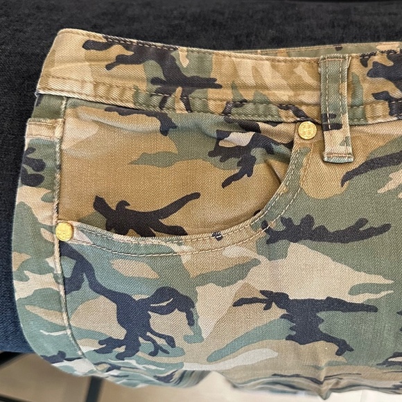 Tory Burch Camouflage Print Skinny Jeans - Size 30. - Picture 6 of 14